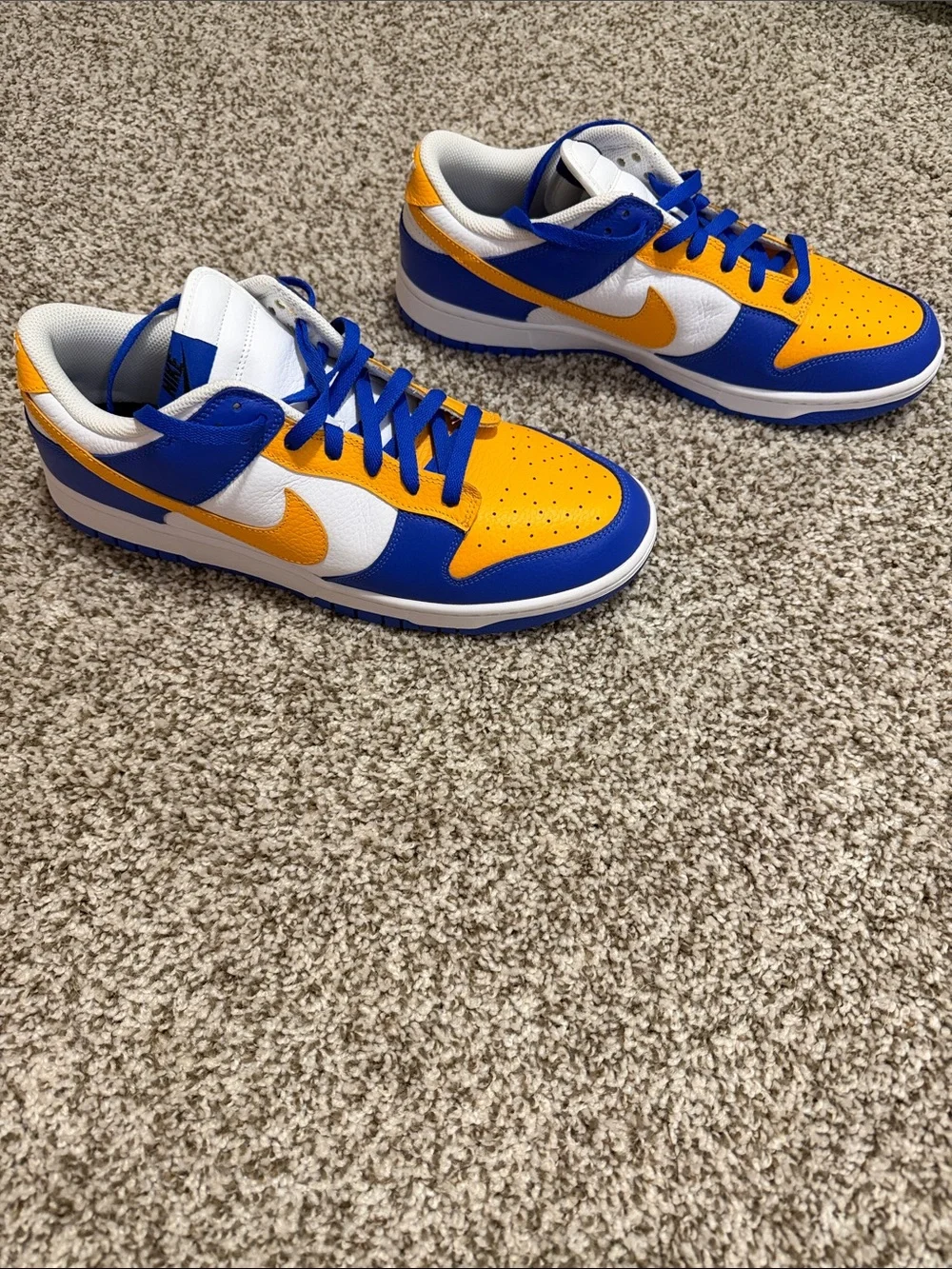 Nike Low-Top Sneakers in Yellow, Blue & White